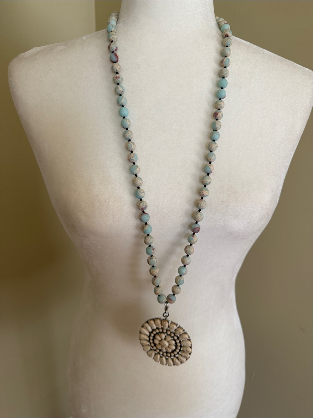 VINTAGE HAND KNOTTED BLUE CALCITE BEAD NECKLACE White Magnesite Mandala Pendant